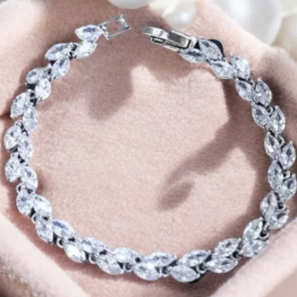 Elegant Silver Leaf CZ Tennis Bracelet in Gift Box - Picture 12 of 12